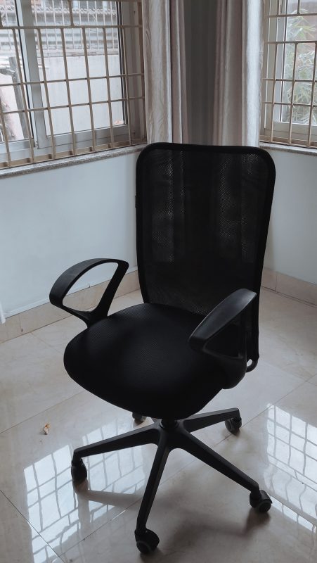 Sink into pure bliss with our ergonomic armchairs, designed for those who value comfort and style equally. These chairs support your posture while adding a touch of elegance to your living room.